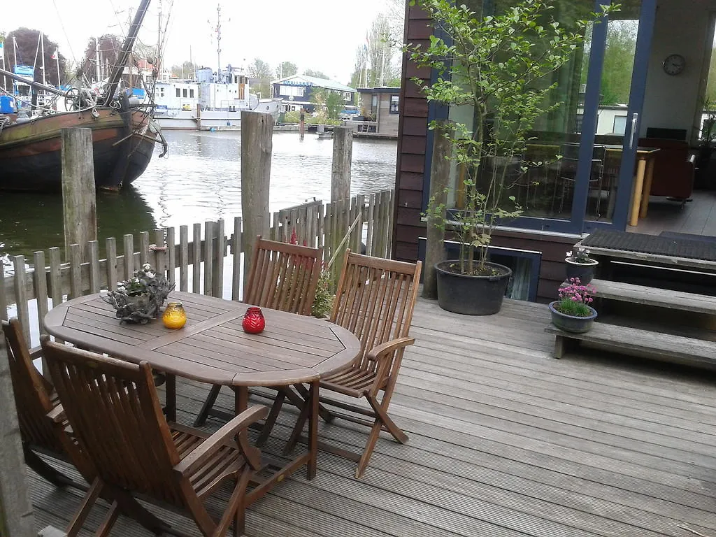 Houseboat Vliegenbos Bed and Breakfast Amsterdam Bed & Breakfast