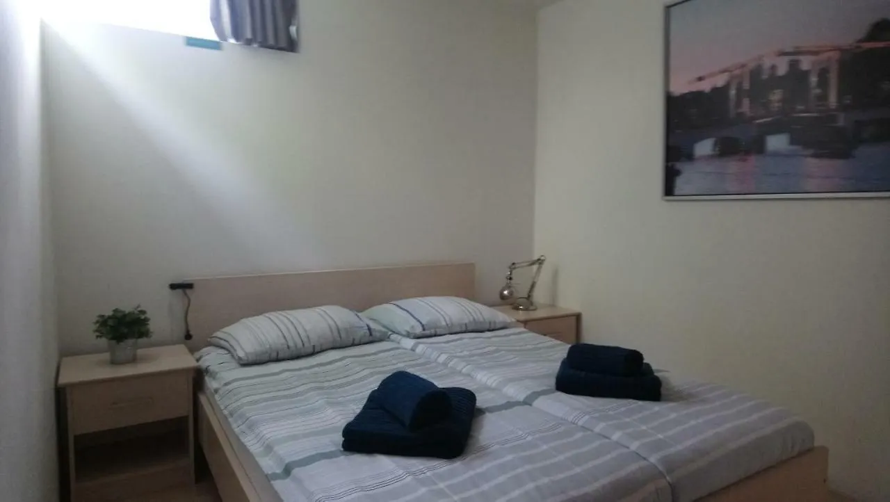 Houseboat Vliegenbos Bed and Breakfast Amsterdam Bed & Breakfast