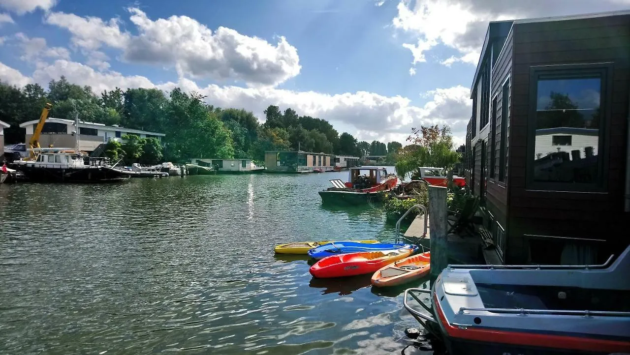 Bed & Breakfast Houseboat Vliegenbos Bed and Breakfast Amsterdam Holland